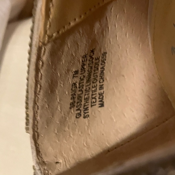 Amazing ! New Betsy Johnson all over rhinestone n sparkle shoes with thick 2.5” - Picture 4 of 13